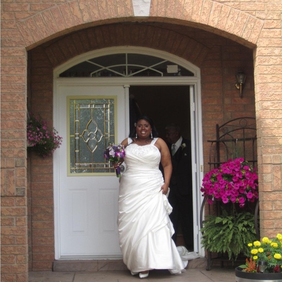 Mori Lee Plus Size Wedding Gown - Picture 2 of 5